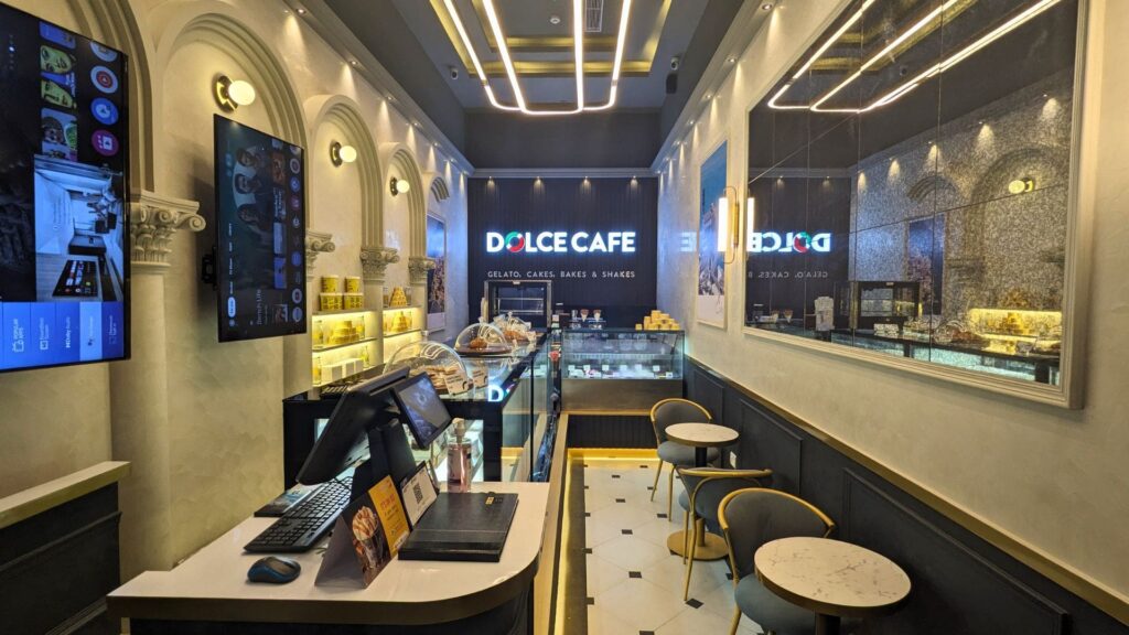 Dolce Café Interior