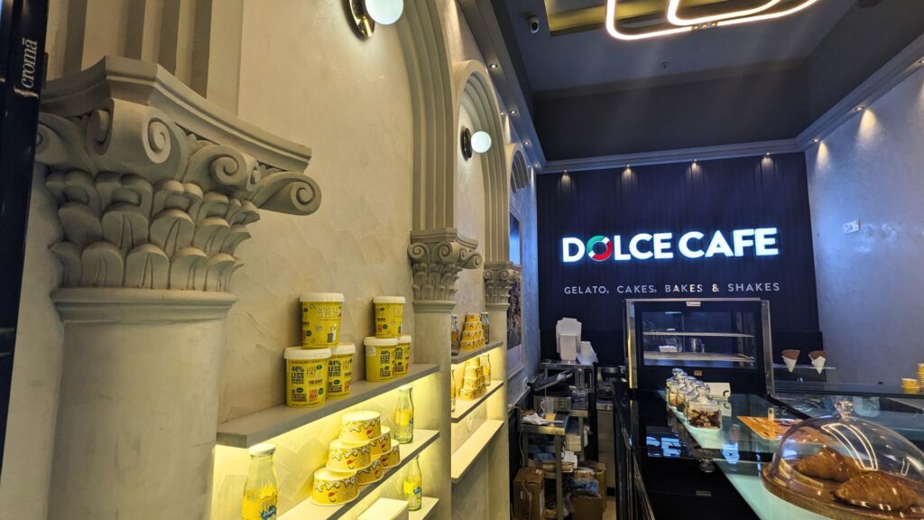 Dolce Café Interior